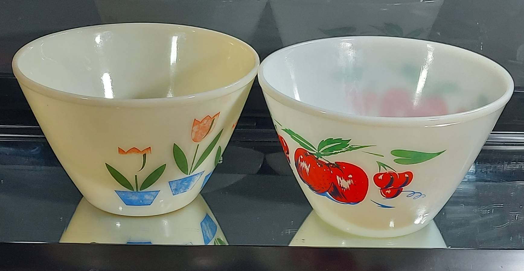 Fire-King チューリップ柄 ソルト&ペッパーセット ヴィンテージ Vintage Fire King Tulip Salt And Pepper Shakers | eBay