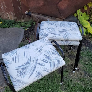 Set di sgabelli impilabili (3 pezzi), sgabelli vintage, cromati, retrò neri, grigi e blu, vinile, cuscino, mobili da cucina, sedie,