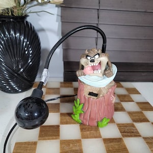 Halogenlampa, Warber Bros, Tazmanian Devil, Bordslampa, Vintage 90-tal, Taz, Novelty, Flexibel Hals, Belysning, Barndomsminnen, Vintagelampa