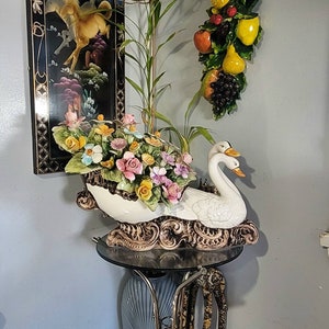 Italienisch, Capodimonte Blumen Decor, signiert, Blumenkorb, Capodimonte Herzstück, groß, Wohnkultur, Porzellanblumen,