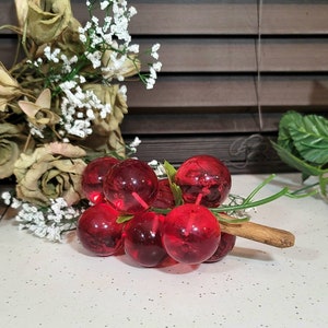 Lucite-Traube, Holzstamm, Vintage-Küchendekor, Vintage-Lucite-Trauben, rote Trauben, Wohnkultur,