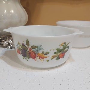 Pyrex 408, Vintage Pyrex Milk Glass Vegetable Casserole Dish with Lid, Ovenware,
