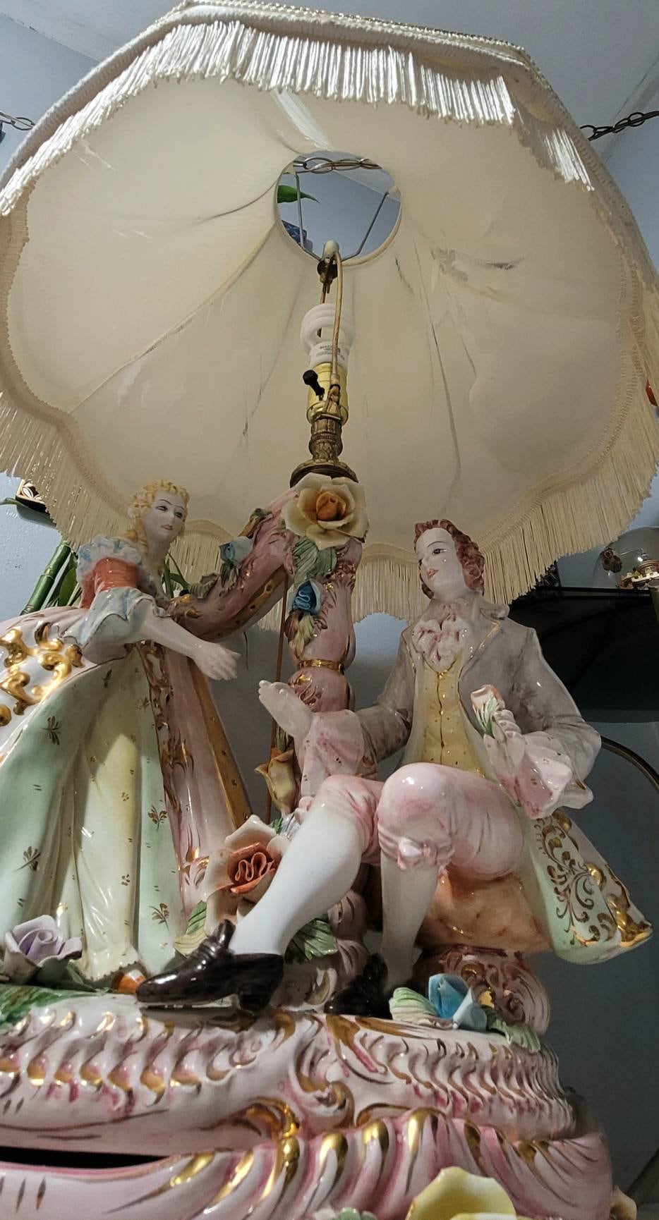 美品　カポディモンテ　シルクシェード　ライト イタリア製カポディモンテ磁器ランプ、アンティーク、シルク