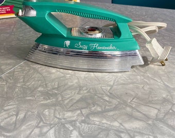 Suzy Homemaker, Tonka, Vintage 60s, Toys, Collectible Toys, Childhood Memories, Iron, Iron Board, Blender, Oven, Pretend Play, Housekeeping