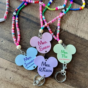 Mickey-sleutelkoord met kralen, gepersonaliseerde cadeaubadge leraar, naamplaatje Disney-sleutelkoord, sleutelkoord Disney-liefhebber, geschenken leraar, sleutelkoord Disney-liefhebber, sleutelkoord Disney-liefhebber