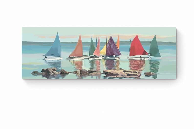 K&ouml;nnte beinhalten: Ein Gem&auml;lde, das eine Meereslandschaft mit einer Gruppe von Segelbooten mit bunten Segeln in einem ruhigen Gew&auml;sser zeigt. Die Segelboote liegen mit Felsen im Vordergrund im Wasser vor Anker.