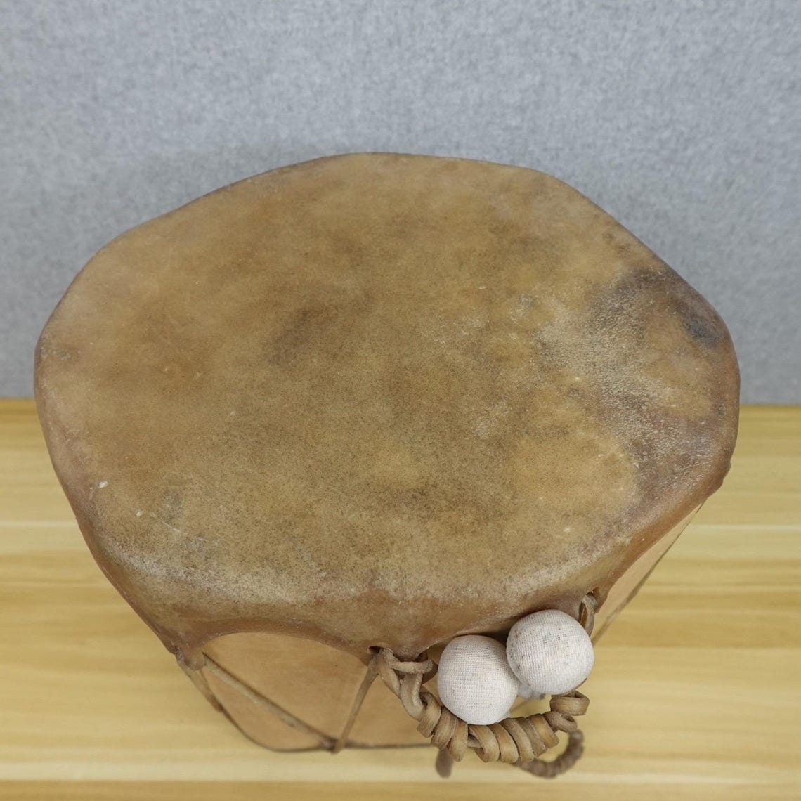 Vintage Native American Handmade Drum 11"x10.5" Pow Wow Taos Well Made Hide, foto 4 di 5