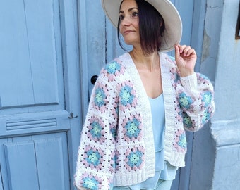 Giacca quadrata vintage della nonna, cardigan estivo all'uncinetto, bomber estivo in stile boho, maglione bozzolo aperto sul davanti