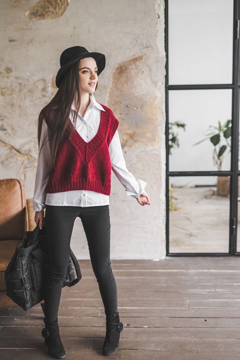Loose fit sweater vest for women, oversize short sweatertop, vintage Bordeaux V-neck spring vest, chunky knit sleeveless women top image 2