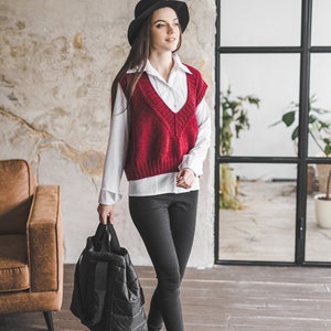 Loose fit sweater vest for women, oversize short sweatertop, vintage Bordeaux V-neck spring vest, chunky knit sleeveless women top image 10