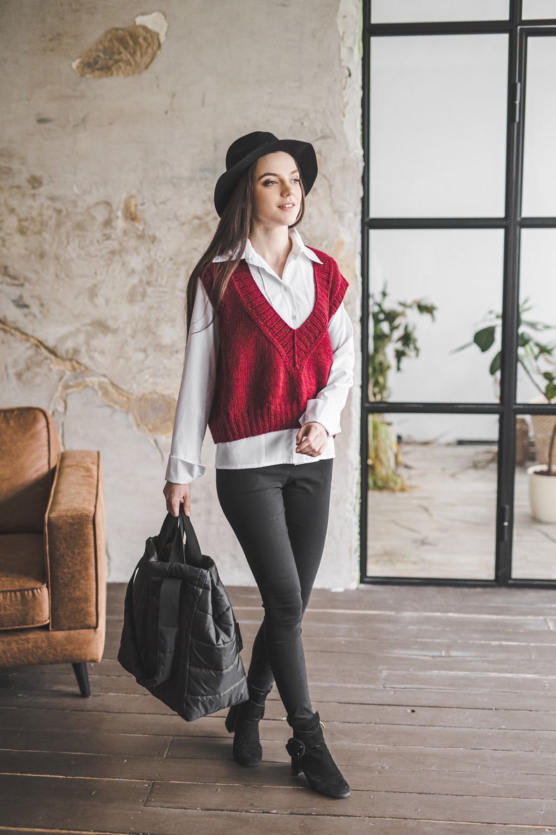 Loose fit sweater vest for women, oversize short sweatertop, vintage Bordeaux V-neck spring vest, chunky knit sleeveless women top image 10