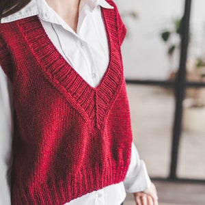 Loose fit sweater vest for women, oversize short sweatertop, vintage Bordeaux V-neck spring vest, chunky knit sleeveless women top image 3