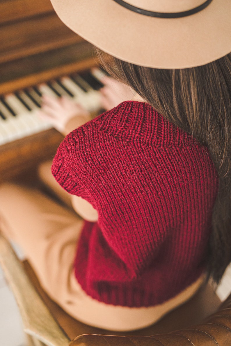 Loose fit sweater vest for women, oversize short sweatertop, vintage Bordeaux V-neck spring vest, chunky knit sleeveless women top image 6