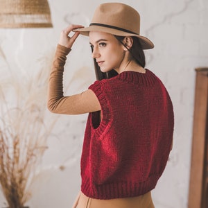 Loose fit sweater vest for women, oversize short sweatertop, vintage Bordeaux V-neck spring vest, chunky knit sleeveless women top image 4