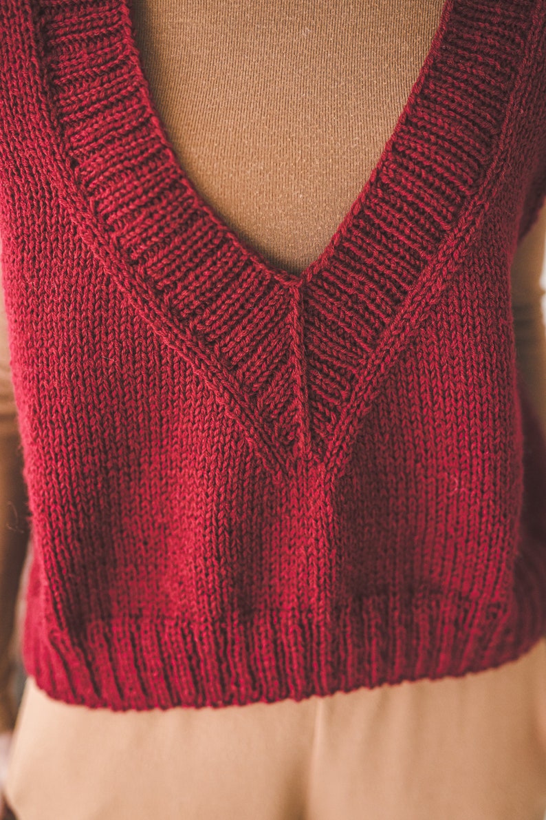 Loose fit sweater vest for women, oversize short sweatertop, vintage Bordeaux V-neck spring vest, chunky knit sleeveless women top image 9