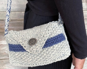 Dirndl bag, traditional bag made of knitted wool to match the traditional outfit, from Bavaria, grey-white with blue, handmade, 22 x 16 cm