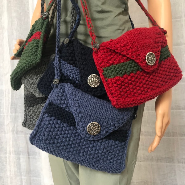 Dirndltasche für die Wiesn gestrickt aus bayrischer Wolle. Paßt zu Trachten-Outfit. Mit Silberknopf, versch. Farben. Handarbeit 22 x 16 cm