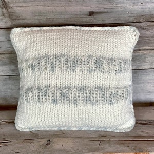 Hand-knitted cushion made of soft Peruvian wool with 2 stripes. White with grey. Country style, boho, vintage, shabby chic style. 40 x 40 cm