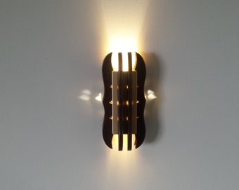 Wooden wall lamp