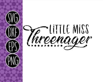 Könnte beinhalten: Schwarzweißes Grafikdesign mit dem Text "Little Miss Three-nager".