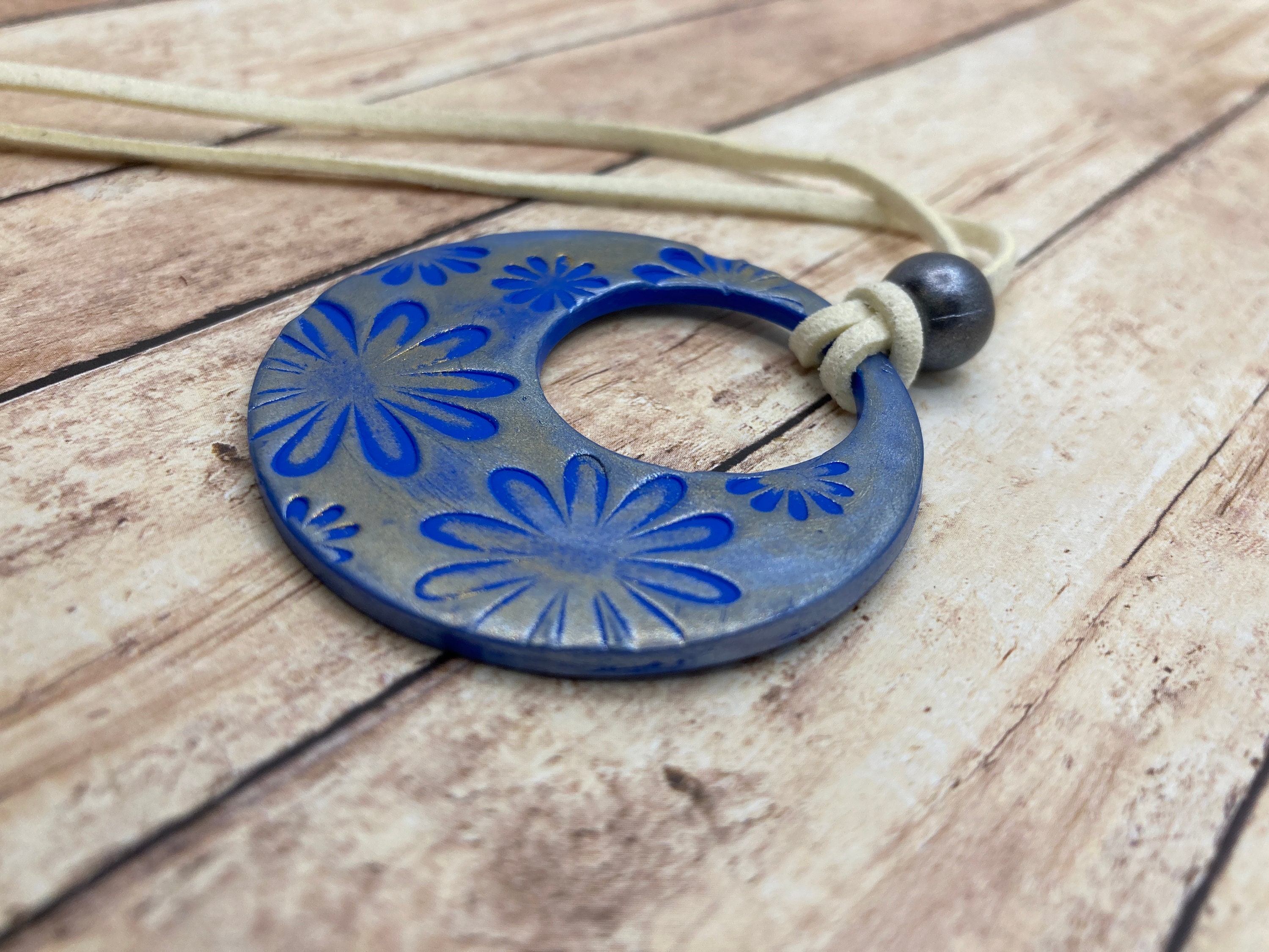 Round Flower Pendant Necklace | Etsy