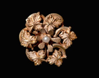 Victorian Gold Flower Brooch with Pearl