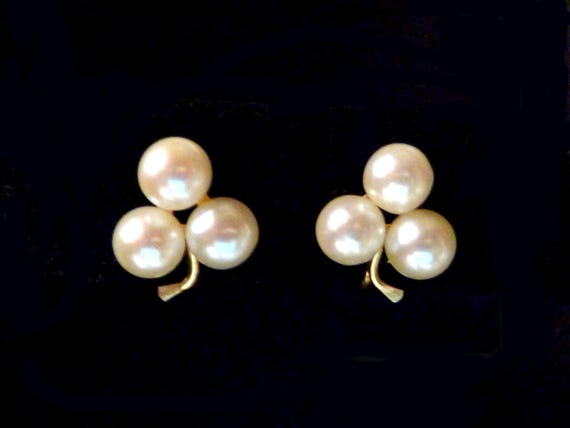 14K Three Pearls Earrings