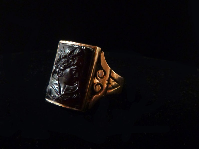 14K Gold Black Onyx Cameo Ring image 2