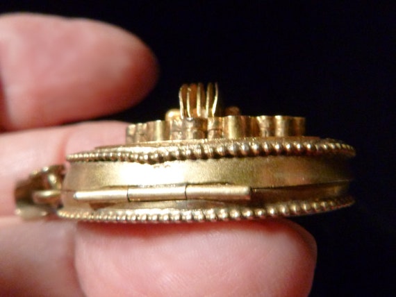 Victorian Etruscan Gold Filled Large Oval Locket - image 7