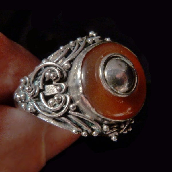 Sterling Carnelian Ring with Ball Work and Silver Center China
