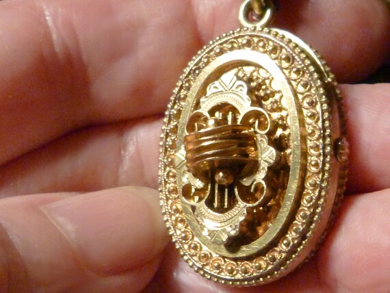 Victorian Etruscan Gold Filled Large Oval Locket - image 4