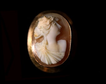 10K High Relief Victorian Cameo Brooch/ Pendant