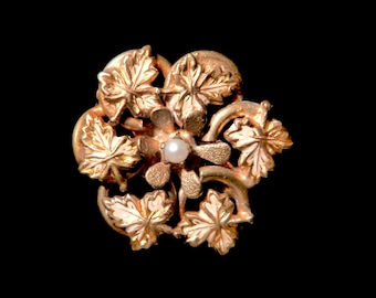 Victorian Gold Flower Brooch with Pearl