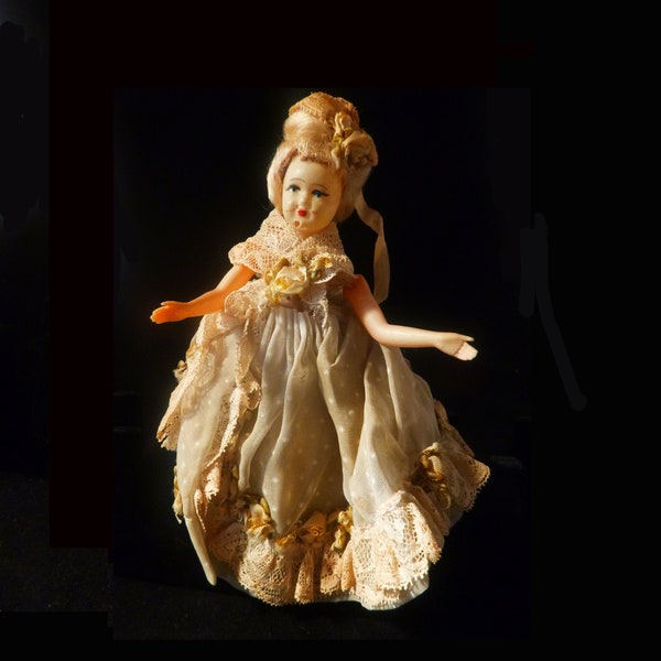 Madame du Roi Doll