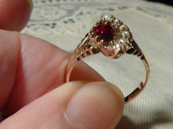 Victorian 14K Garnet and Seed Pearls Ring - image 7