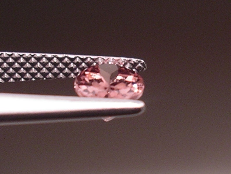 A Beautiful 1ct loose Oval cut Brown to Pink Color Change Garnet