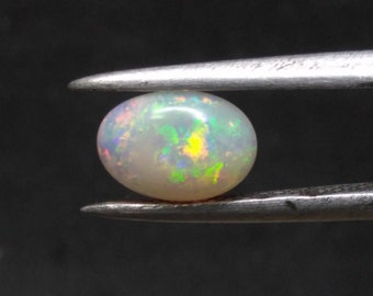 A Beautiful 0.8ct Oval Cab 8x6mm Australian Opal, Natural, Loose