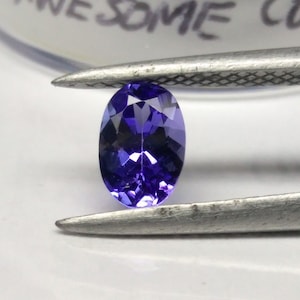 A Beautiful 0.585ct Loose Faceted Oval cut Blue Violet Tanzanite