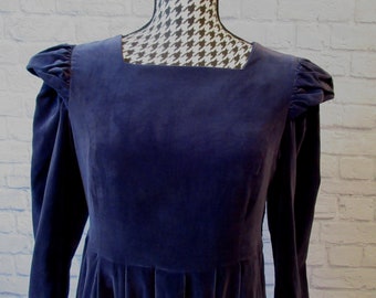 FABULOUS! 1980s Laura Ashley Dk Blue Velvet Elizabethan Princess Midi Dress/ Vtg Size 10/ Long Sleeves Pointed Button Cuff/ Made In England