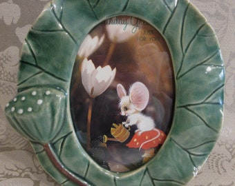 Ceramic 3D Sculpted Freeform Oval Green Leaf Tabletop Vintage Picture Frame for Oval Photo or Art/ Pier One