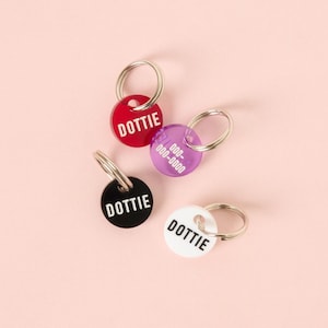 Dottie, La très petite médaille personnalisée pour animal de compagnie, Notre plus petite médaille d'identité