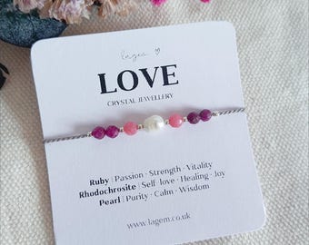 Pulsera del amor – Joyería de rubí, rodocrosita y perlas, pulsera minimalista de piedras preciosas para el amor, el amor propio y las relaciones, regalo para ella.