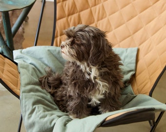 Couverture de chien avec sac Tobine bleu délavé pour les chiens de petite à moyenne taille 80 x 60 cms, coton de toile le plus fin, lavable à la machine.