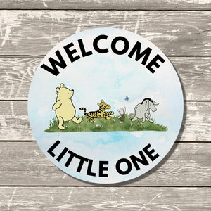 Aquarell Classic Winnie The Pooh And Friends Digitales Babyparty-Willkommensschild, Willkommen Kleiner, Babyparty-Dekoration, druckbar