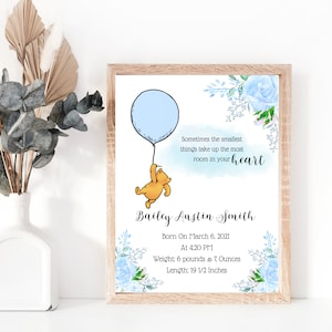 Anuncio de nacimiento de guardería personalizado de Winnie the Pooh Boy floral azul, arte de pared de guardería, cita, globo azul, impresión digital, imprimible