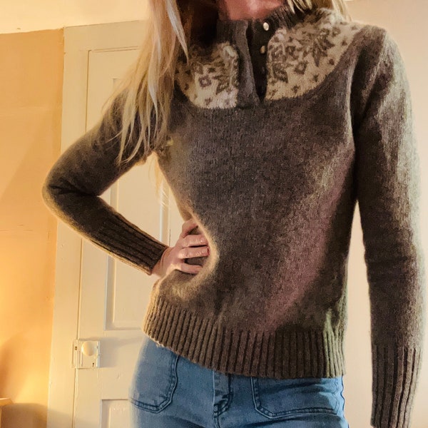 Vintage 100% Shetland wool Woolrich sweater. Ladies Small