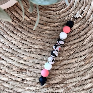 Daisy black peach and white, Dilation Beads Badge Buddy, Labor and Delivery Badge Buddy, Dilation, Labor Nurse, Midwife, Cervix Exam