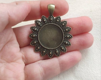 Antichi vassoi vuoti pendente floreale in bronzo - Impostazioni cornice cameo per Cabochon da 20 mm - 2 pezzi