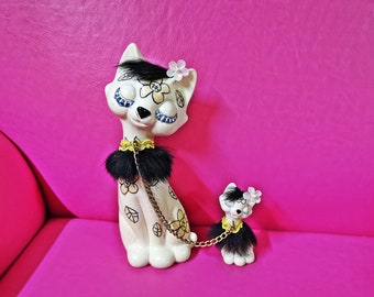 Figuras japonesas de cerámica vintage, kitsch, kawaii, con flores blancas y cuello largo, de gatitos.
