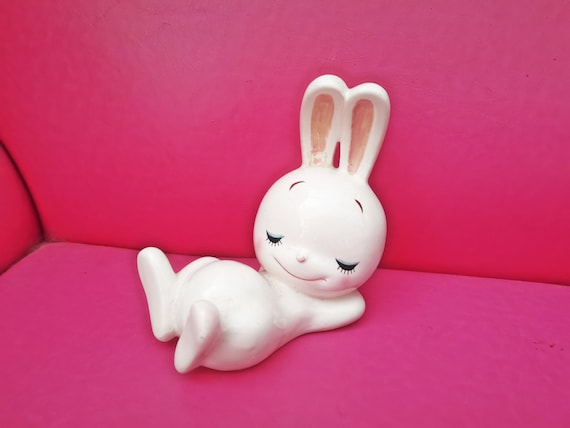 ヴィンテージの日本の陶器製ウサギの置物、キッチュでかわいい